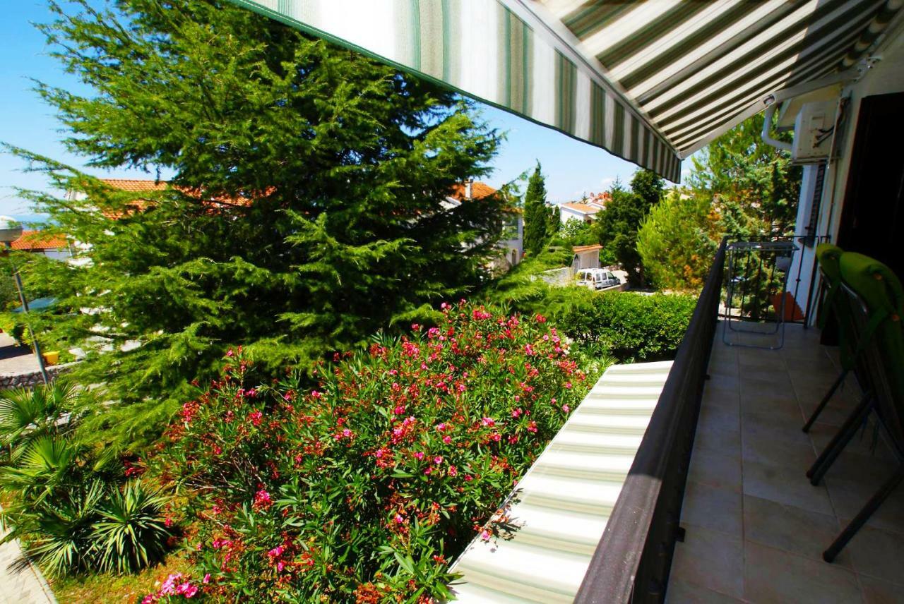 Apartment Olive Groove Malinska Exterior foto