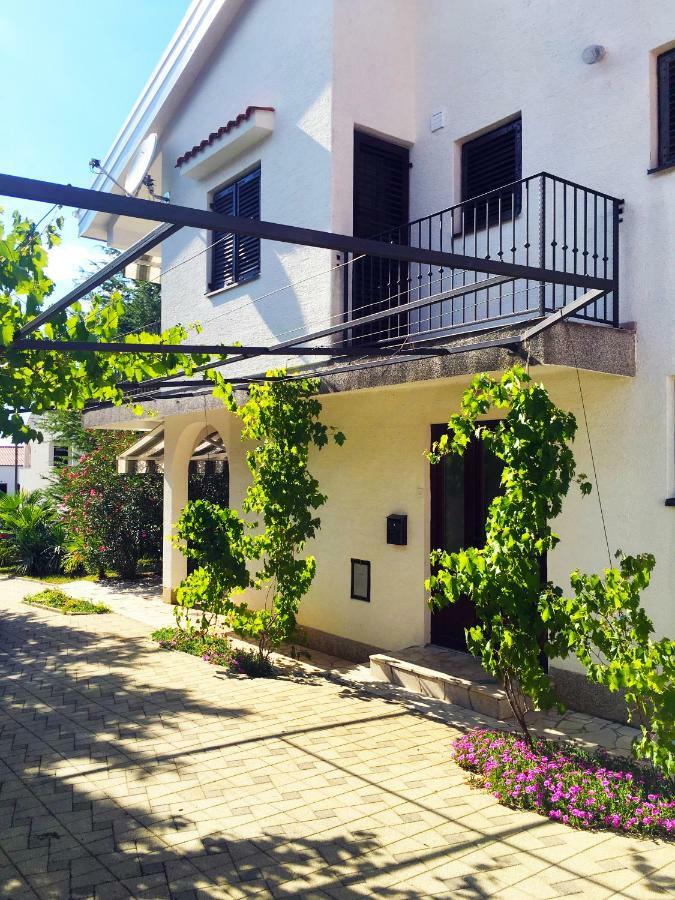 Apartment Olive Groove Malinska Exterior foto