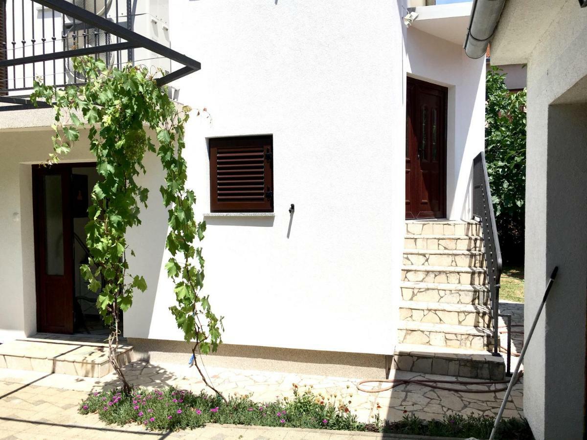 Apartment Olive Groove Malinska Exterior foto